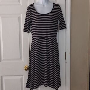 LulaRoe black and white striped Nicole pocket dress  Sz L NWT